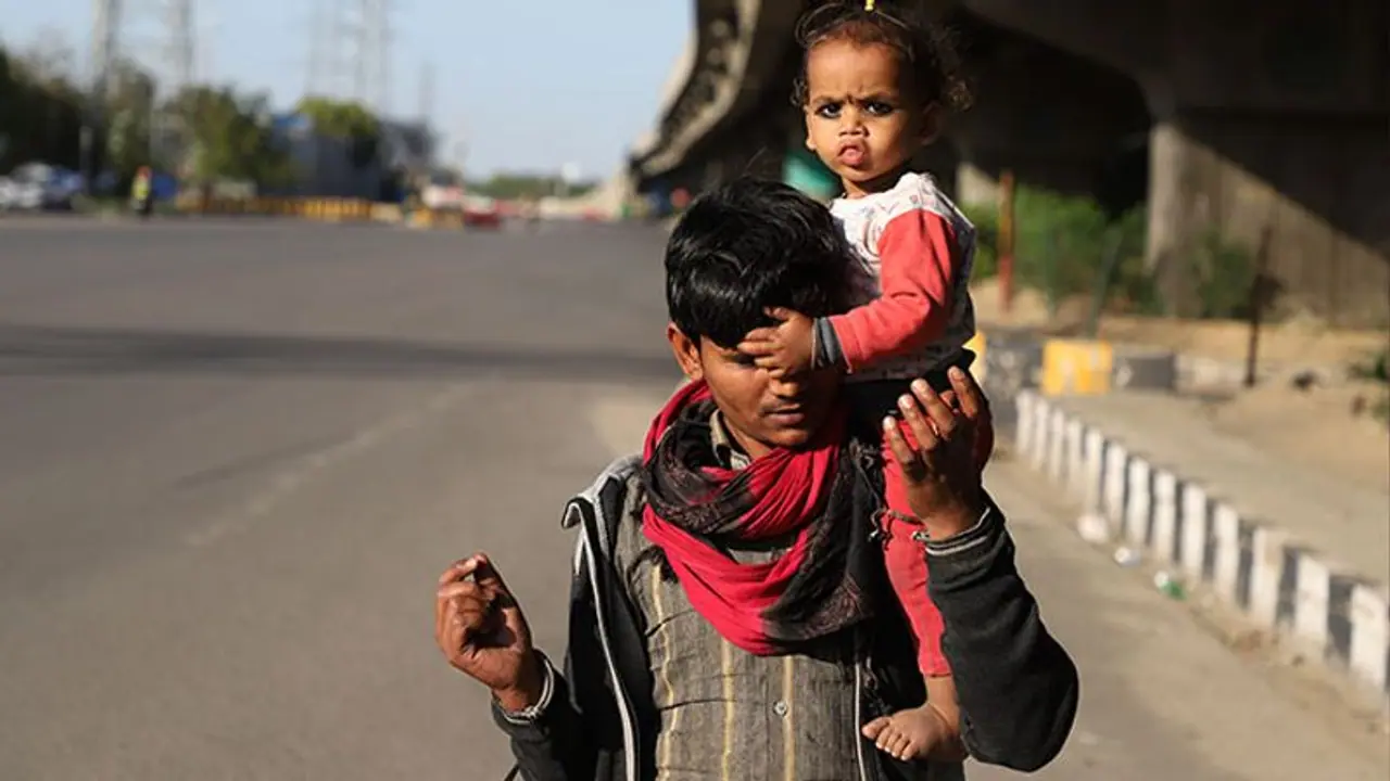 కరోనా లాక్ డౌన్..500కిమీ నడిచిన వలస కార్మికుడు..కుప్పకూలి.. కరోనా లాక్ డౌన్..500కిమీ నడిచిన వలస కార్మికుడు..కుప్పకూలి..