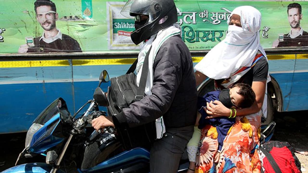 21 ದಿನ ಮನೇಲಿ ಕೂತ್ಕೊಳ್ರೋ ಅಂದ್ರೆ ಟ್ರಾಫಿಕ್ ಜಾಮ್ ಮಾಡ್ಬಿಟ್ರು..! 21 ದಿನ ಮನೇಲಿ ಕೂತ್ಕೊಳ್ರೋ ಅಂದ್ರೆ ಟ್ರಾಫಿಕ್ ಜಾಮ್ ಮಾಡ್ಬಿಟ್ರು..!