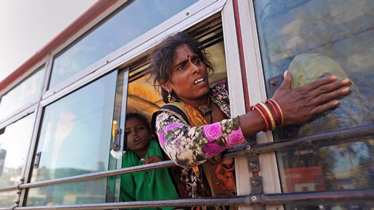 దేశవ్యాప్తంగా లాక్డౌన్: ఇల్లు కదలని ఇండియన్లు...సొంతూళ్లకు హైదరాబాదిలు దేశవ్యాప్తంగా లాక్డౌన్: ఇల్లు కదలని ఇండియన్లు...సొంతూళ్లకు హైదరాబాదిలు