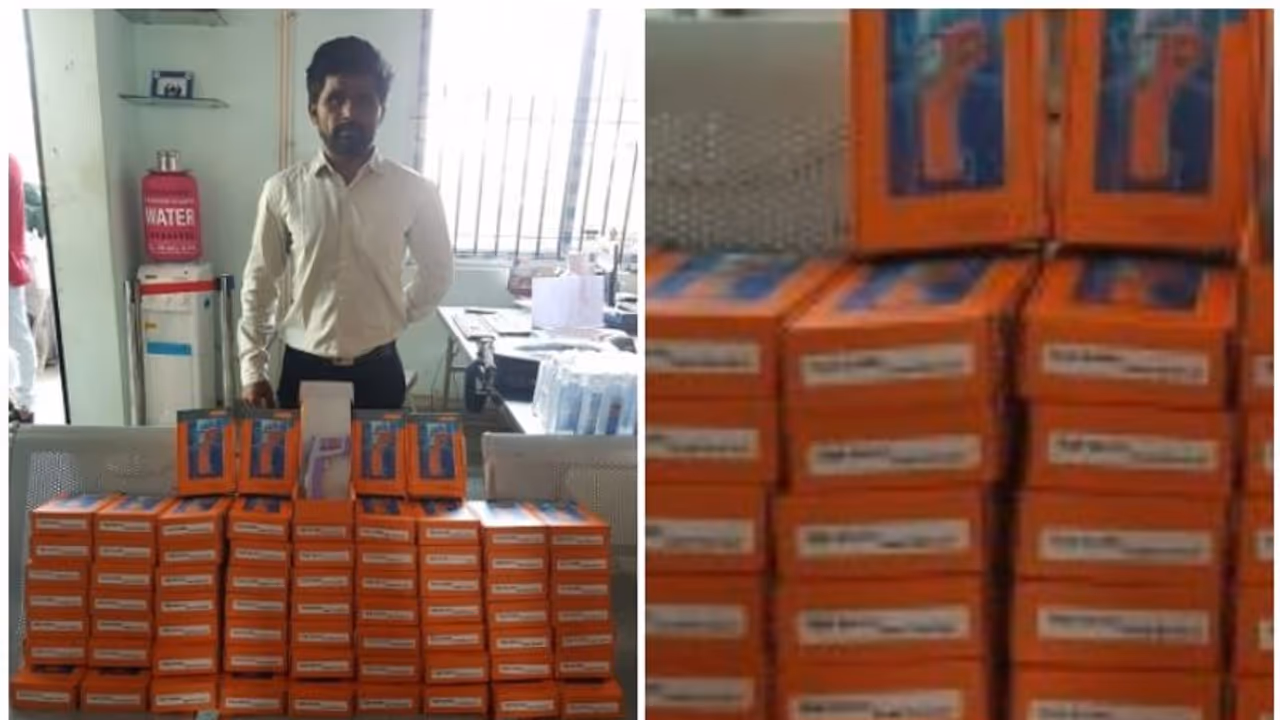 കൊവിഡ് 19 ഭീതി മുതലാക്കി വില്ക്കാന് എത്തിച്ച വ്യാജ ഇന്ഫ്രാറെഡ് തെര്മോ മീറ്ററുകള് പിടികൂടി കൊവിഡ് 19 ഭീതി മുതലാക്കി വില്ക്കാന് എത്തിച്ച വ്യാജ ഇന്ഫ്രാറെഡ് തെര്മോ മീറ്ററുകള് പിടികൂടി