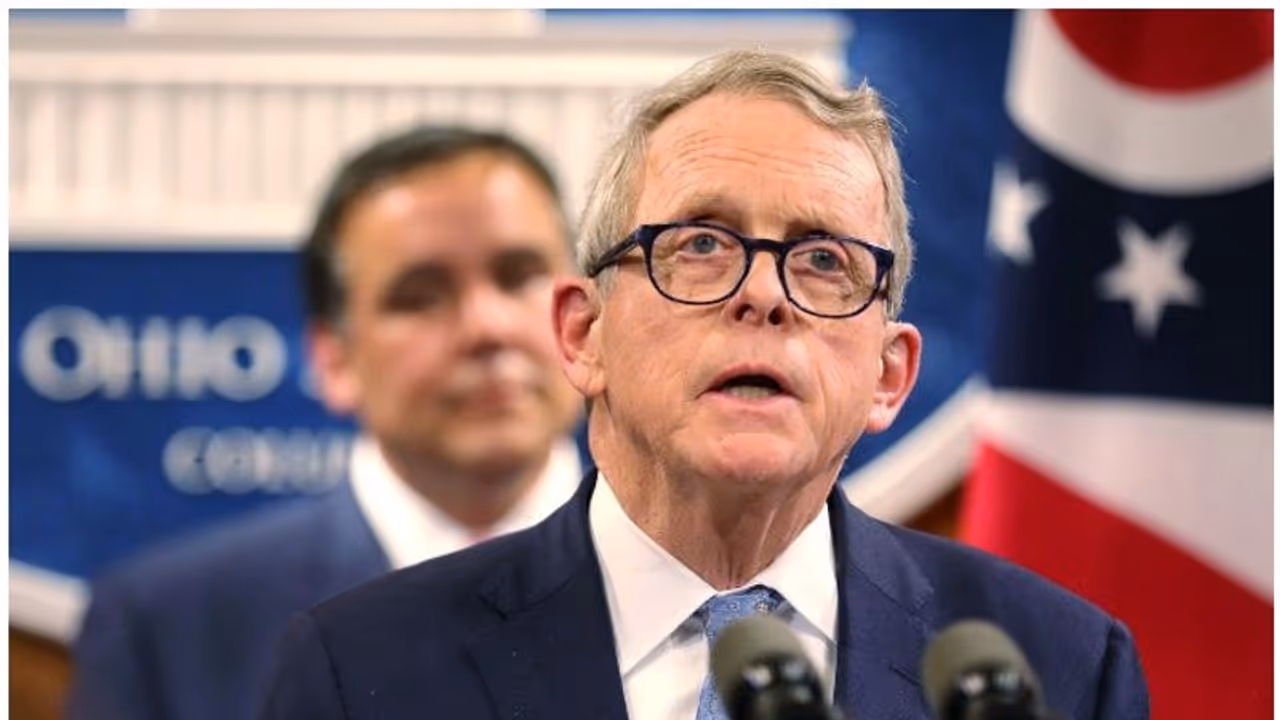 മൈക്ക് ഡി'വൈൻ, വരാനിരുന്ന കൊറോണയ്ക്കെതിരെ സാധ്യമായതെല്ലാം ചെയ്ത ഈ ഒഹായോ ഗവർണർ ട്രംപിന് മാതൃക മൈക്ക് ഡി'വൈൻ, വരാനിരുന്ന കൊറോണയ്ക്കെതിരെ സാധ്യമായതെല്ലാം ചെയ്ത ഈ ഒഹായോ ഗവർണർ ട്രംപിന് മാതൃക