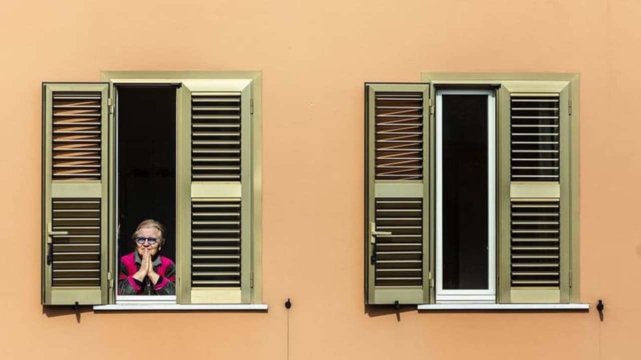 ఫ్లాట్లో మహిళ డెడ్బాడీ.. రెండు సంవత్సరాలుగా ఎవరూ గుర్తించకుండానే కుళ్లిపోయిన మృతదేహం ఫ్లాట్లో మహిళ డెడ్బాడీ.. రెండు సంవత్సరాలుగా ఎవరూ గుర్తించకుండానే కుళ్లిపోయిన మృతదేహం