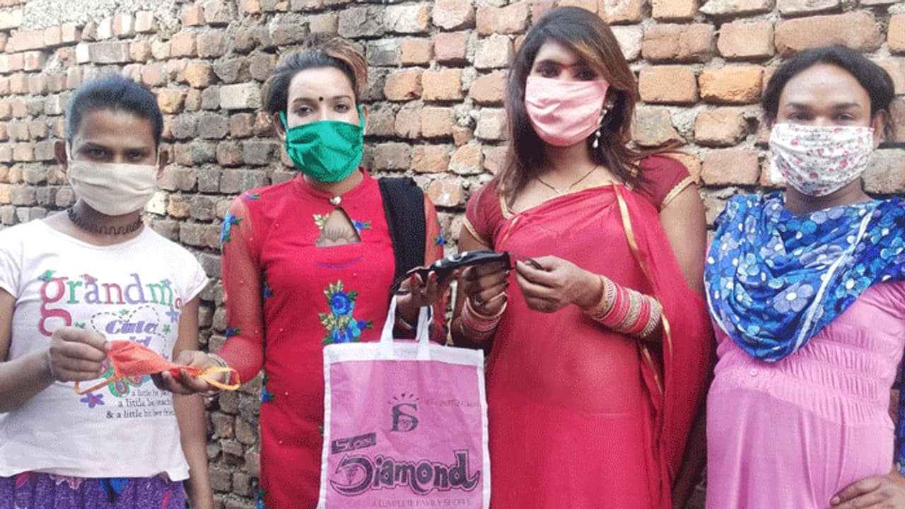 दुनिया इन्हें कहती बेबो किन्नर, संकट की घड़ी में कर रहे दिल को छू लेने वाला काम दुनिया इन्हें कहती बेबो किन्नर, संकट की घड़ी में कर रहे दिल को छू लेने वाला काम