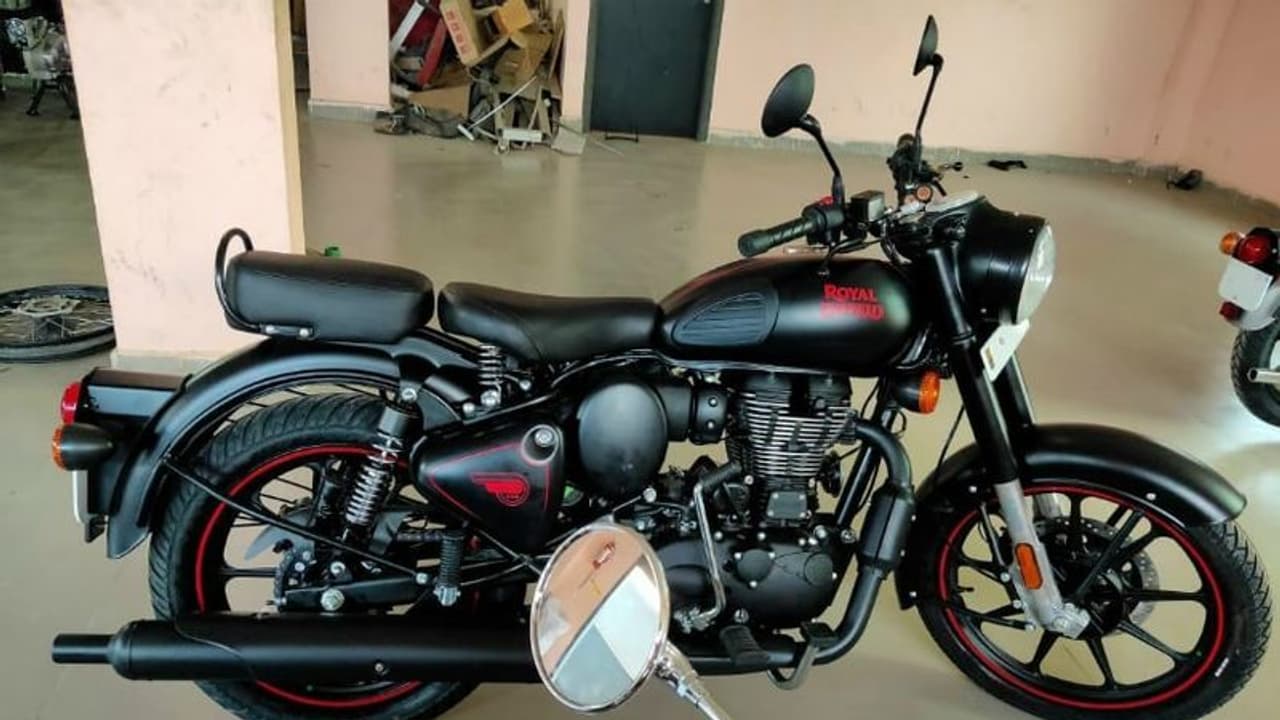 കാത്തിരിപ്പിനൊടുവില് പുത്തന് ബുള്ളറ്റ് എത്തി കാത്തിരിപ്പിനൊടുവില് പുത്തന് ബുള്ളറ്റ് എത്തി