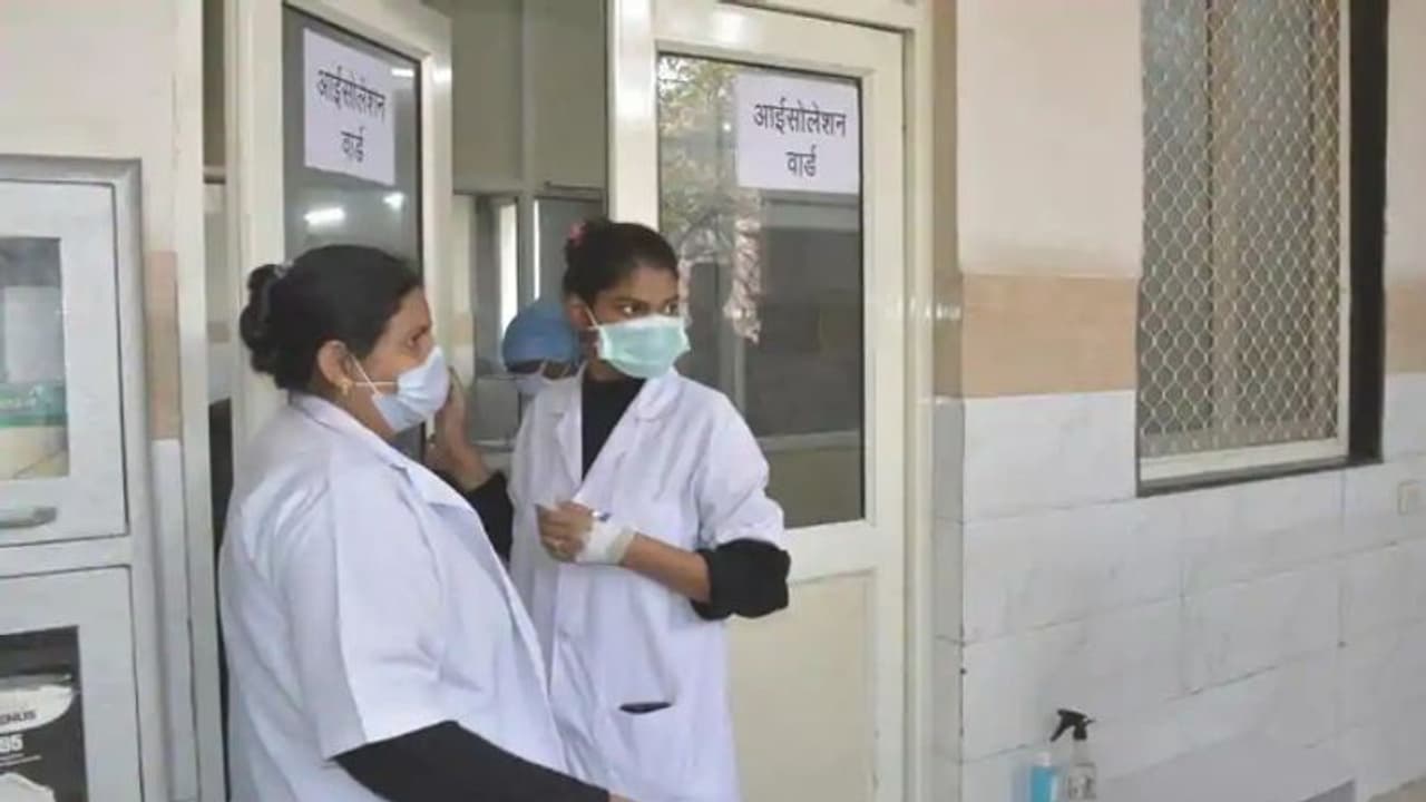 ദില്ലിയിൽ ദമ്പതിമാരടക്കം മൂന്ന് ഡോക്ടർമാർക്ക് കൊവിഡ്; കാൻസർ ആശുപത്രി അടച്ചു ദില്ലിയിൽ ദമ്പതിമാരടക്കം മൂന്ന് ഡോക്ടർമാർക്ക് കൊവിഡ്; കാൻസർ ആശുപത്രി അടച്ചു