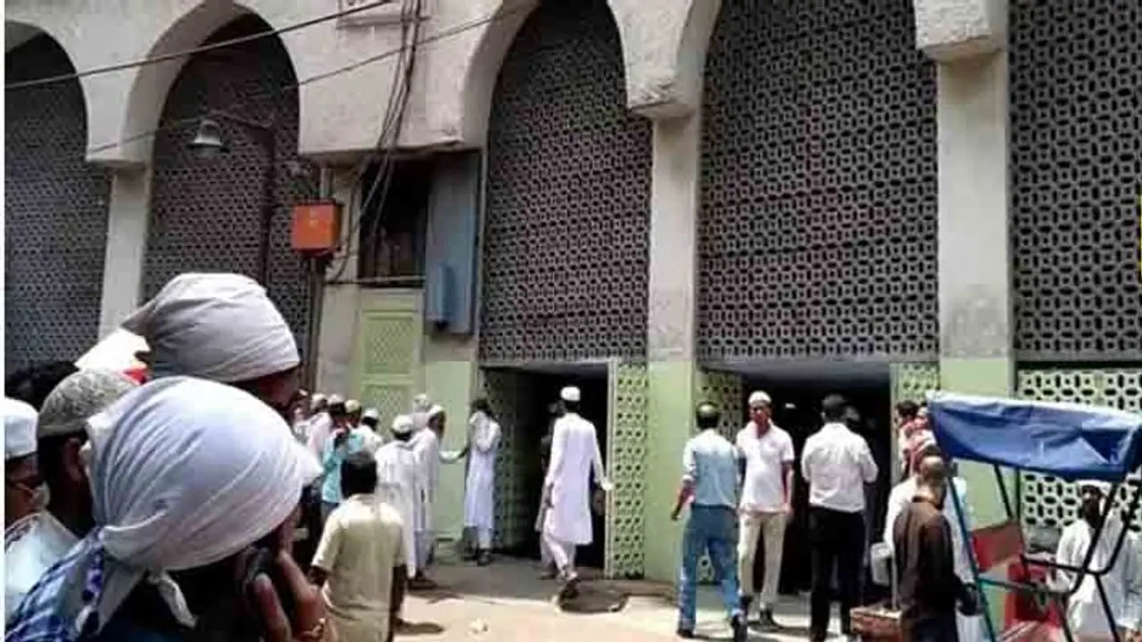 प्रयागराज में मस्जिद में मिले 7 इंडोनेशियन समेत 37 लोग, 9 लोग हुए थे मरकज तबलीगी जमात में शामिल प्रयागराज में मस्जिद में मिले 7 इंडोनेशियन समेत 37 लोग, 9 लोग हुए थे मरकज तबलीगी जमात में शामिल