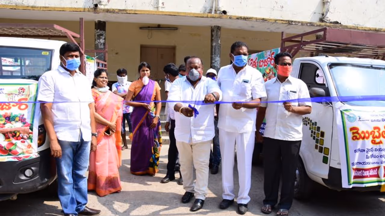 కరీంనగర్ లాక్ డౌన్: కీలక నిర్ణయం, మొబైల్ నెంబర్లు ఇవీ....