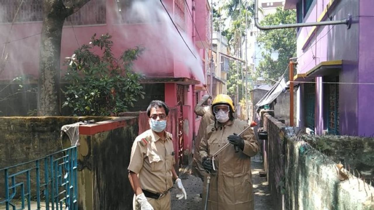 আক্রান্তের পরিবারের আরও দু'জন সংক্রমিত, করোনা আতঙ্ক বাড়ছে শেওড়াফুলিতে আক্রান্তের পরিবারের আরও দু'জন সংক্রমিত, করোনা আতঙ্ক বাড়ছে শেওড়াফুলিতে