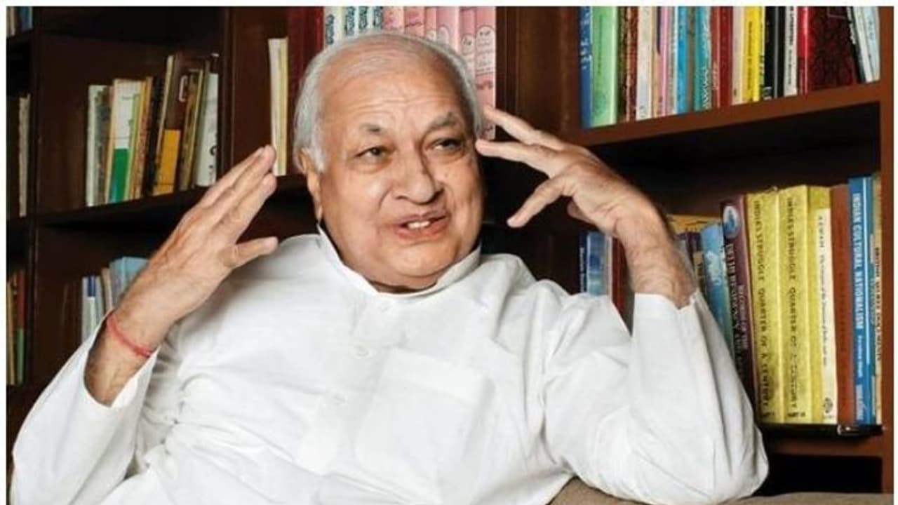 Kerala Governor applauds state government for being 'pro active' in handling coronavirus situation Kerala Governor applauds state government for being 'pro active' in handling coronavirus situation