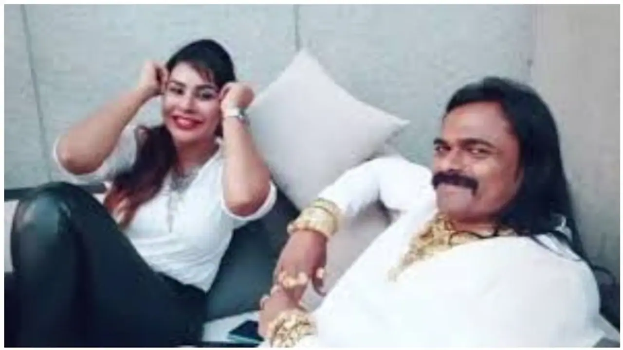 எல்லை தாண்டி கை வைத்த ’பனங்காட்டு நரி’... ஹரி நாடாருக்கு பொறி வைத்த கர்நாடக போலீஸ்..!