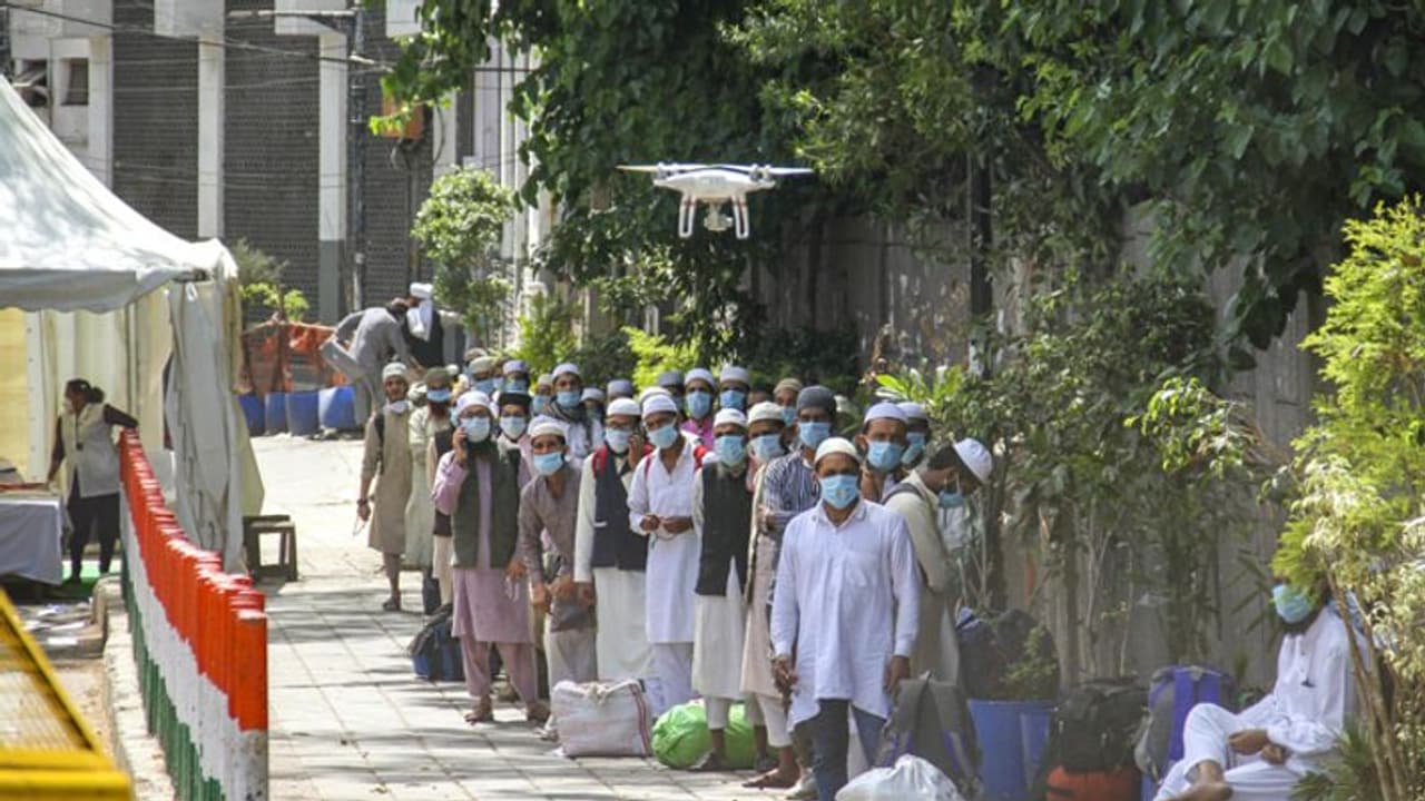 டெல்லி மதக் கூட்டத்தில் கலந்துகொண்ட மலேசிய முஸ்லீம்கள் ; பொய் சொல்லி தப்ப முயற்சி;சுற்றிவளைத்த டெல்லி போலீஸ் டெல்லி மதக் கூட்டத்தில் கலந்துகொண்ட மலேசிய முஸ்லீம்கள் ; பொய் சொல்லி தப்ப முயற்சி;சுற்றிவளைத்த டெல்லி போலீஸ்