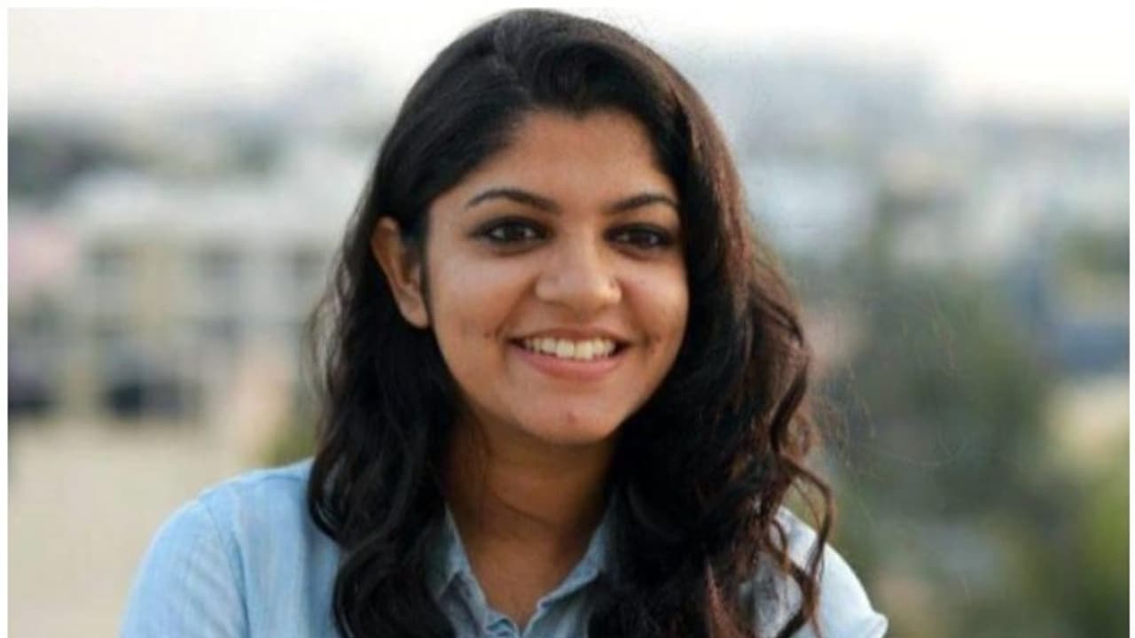 വിവേചനം കാട്ടേണ്ട ആവശ്യമില്ല, സിനിമയിൽ തുല്യ വേതനം വേണമെന്ന് അപർണ ബാലമുരളി വിവേചനം കാട്ടേണ്ട ആവശ്യമില്ല, സിനിമയിൽ തുല്യ വേതനം വേണമെന്ന് അപർണ ബാലമുരളി