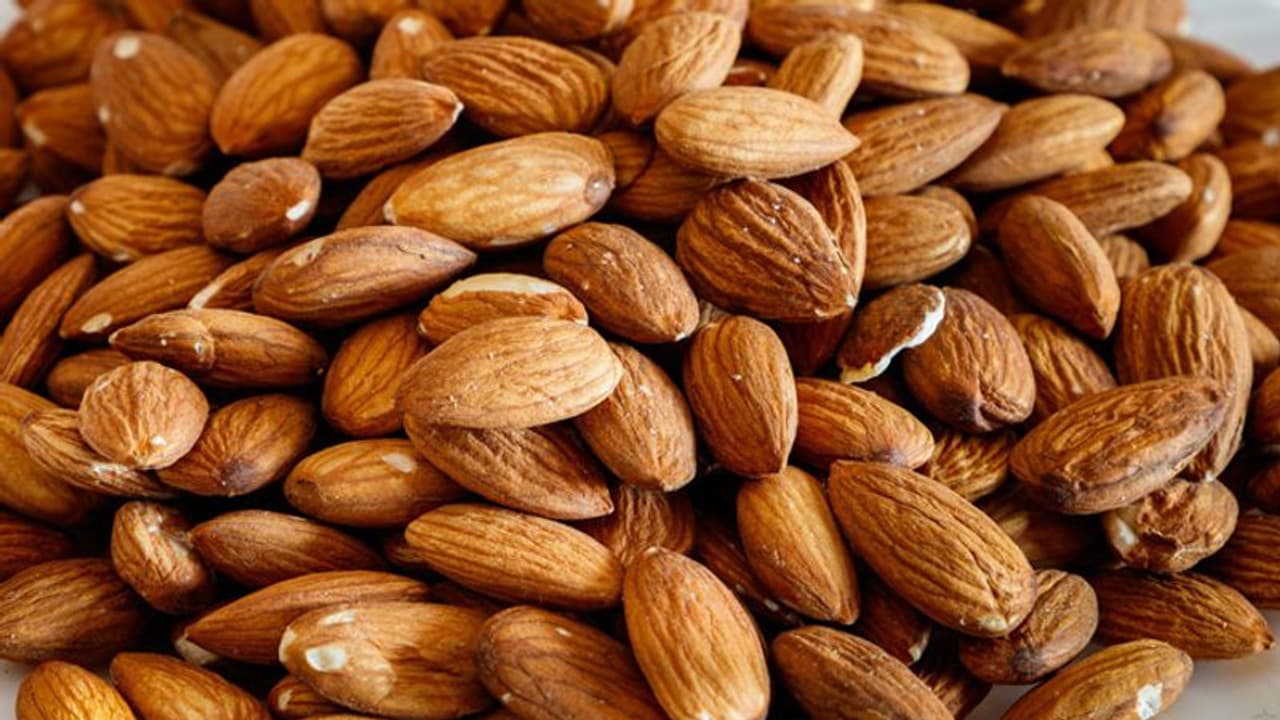 ബദാം അടുക്കളത്തോട്ടത്തിലേക്ക്; ഈ ചൂടുകാലത്തും വളരും