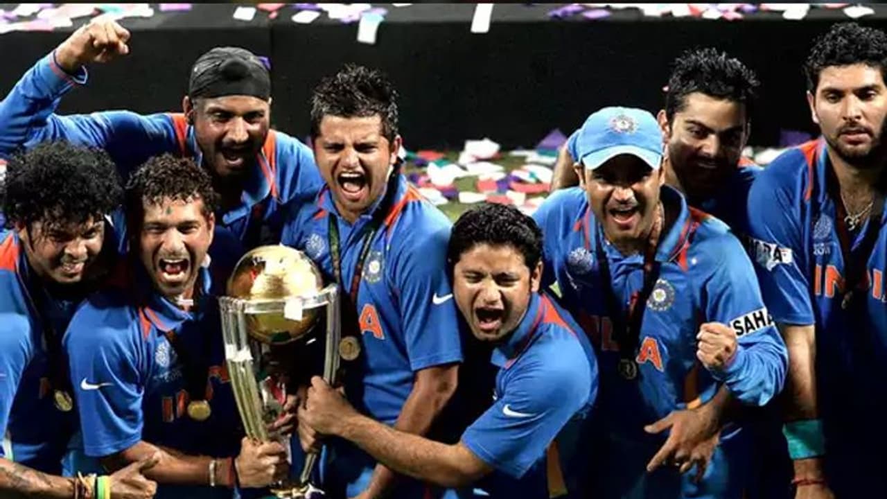 പാടിപ്പുകഴ്ത്താതെപോയ മൂന്ന് ഇന്നിങ്സുകള്; 2011 ലോകകപ്പില് ഇവരും കൂടിയാണ് ഇന്ത്യക്ക് കിരീടം സമ്മാനിച്ചത് പാടിപ്പുകഴ്ത്താതെപോയ മൂന്ന് ഇന്നിങ്സുകള്; 2011 ലോകകപ്പില് ഇവരും കൂടിയാണ് ഇന്ത്യക്ക് കിരീടം സമ്മാനിച്ചത്