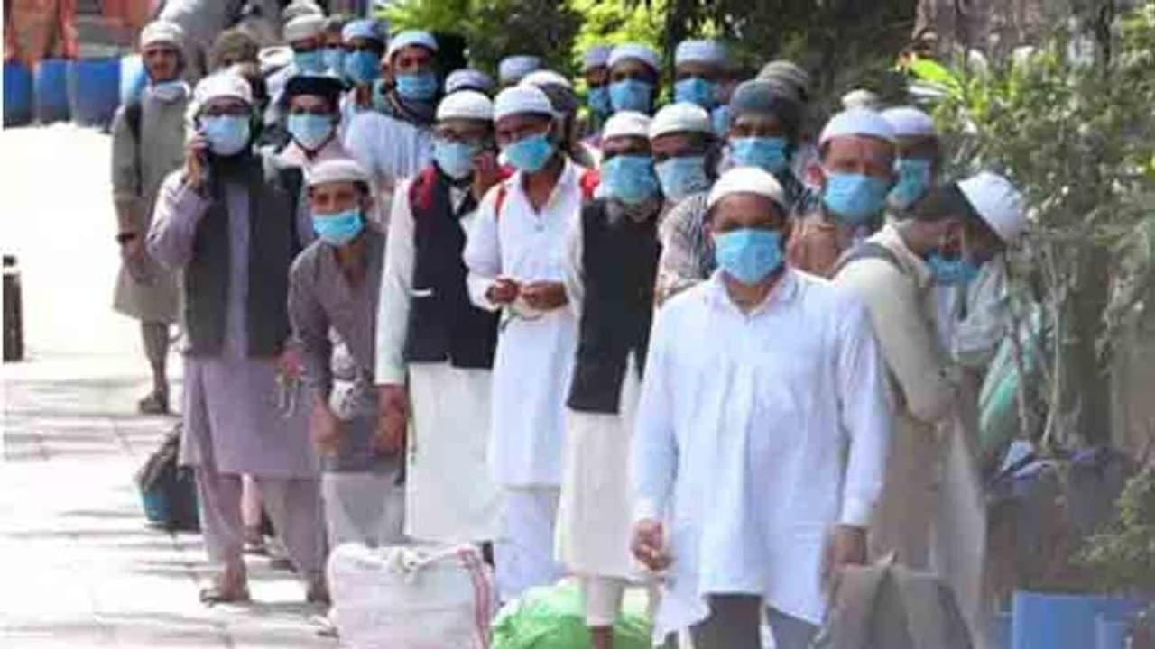 పార్శిగుట్టలో మర్కజ్ యాత్రికులంటూ ఆరుగురిపై ఫిర్యాదు: ఒకరి అరెస్ట్, ఐదుగురు జంప్ పార్శిగుట్టలో మర్కజ్ యాత్రికులంటూ ఆరుగురిపై ఫిర్యాదు: ఒకరి అరెస్ట్, ఐదుగురు జంప్