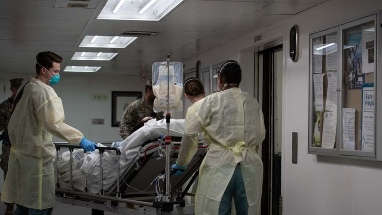 என்ன பெரிய அமெரிக்கா.? ஒரு மாஸ்க் கொடுக்கக்கூட துப்பில்ல..!! கழுவி கழுவி ஊத்தும் நியுயார்க் மருத்துவர்கள்..!! என்ன பெரிய அமெரிக்கா.? ஒரு மாஸ்க் கொடுக்கக்கூட துப்பில்ல..!! கழுவி கழுவி ஊத்தும் நியுயார்க் மருத்துவர்கள்..!!