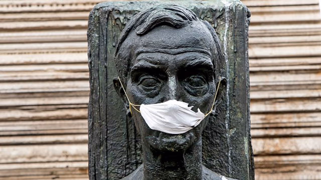 உலக நாடுகளை அடித்துத் தூக்கிய ஸ்பெயின்..!! கொரோனா கோரப் பிடியில் நிலை குலைந்தது...!!