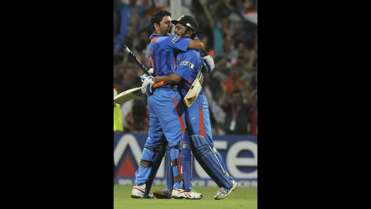 അവര് തമ്മിലങ്ങനെയാണ്, ധോണി മറ്റൊരു താരത്തേയും അത്രത്തോളം പിന്തുണച്ചിട്ടില്ല; വെളിപ്പെടുത്തലുമായി യുവരാജ് അവര് തമ്മിലങ്ങനെയാണ്, ധോണി മറ്റൊരു താരത്തേയും അത്രത്തോളം പിന്തുണച്ചിട്ടില്ല; വെളിപ്പെടുത്തലുമായി യുവരാജ്