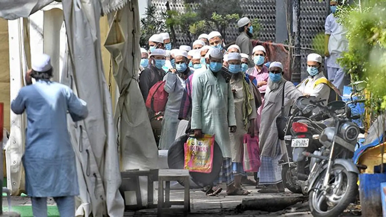తబ్లీగీ జమాత్‌కు హాజరైన వారిపై కేంద్రం కొరడా: వీసాలు రద్దు