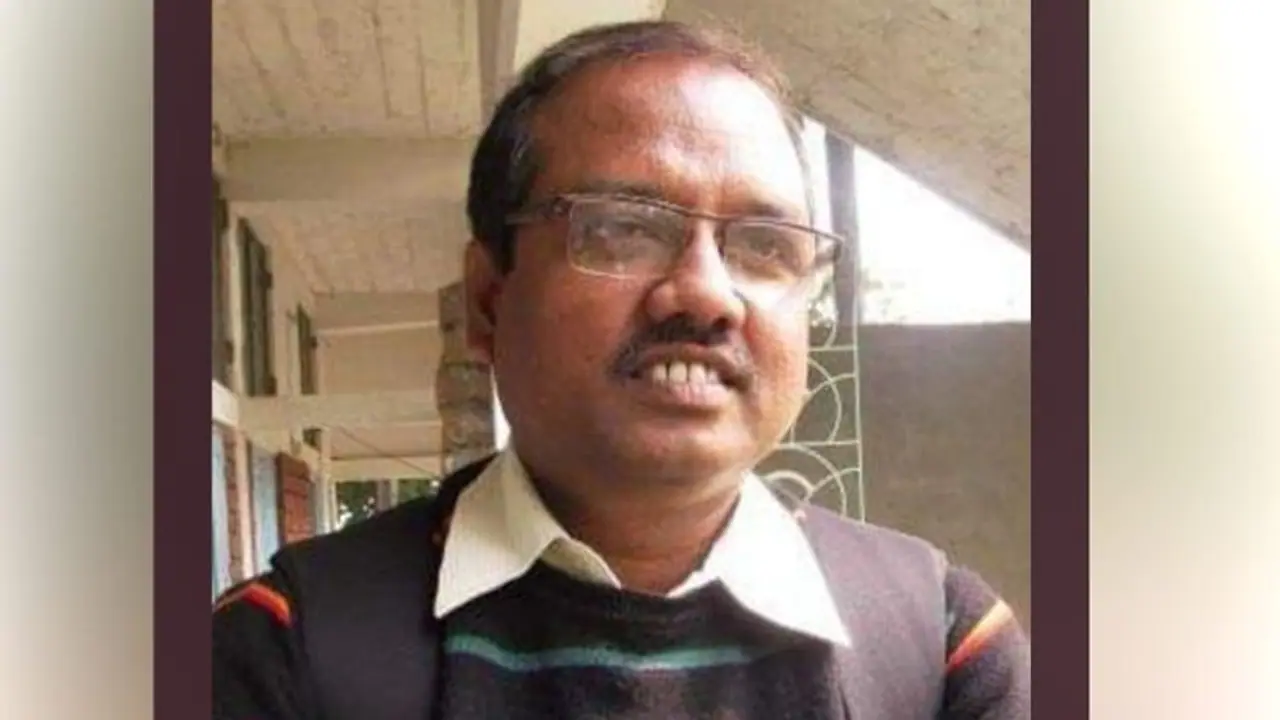 দুশ্চিন্তা বাড়ছে, অনেকেই ফোন করে বলছেন, "মেয়ে বাইরে আটকে পড়েছে, কী করি বলুন তো" দুশ্চিন্তা বাড়ছে, অনেকেই ফোন করে বলছেন, "মেয়ে বাইরে আটকে পড়েছে, কী করি বলুন তো"