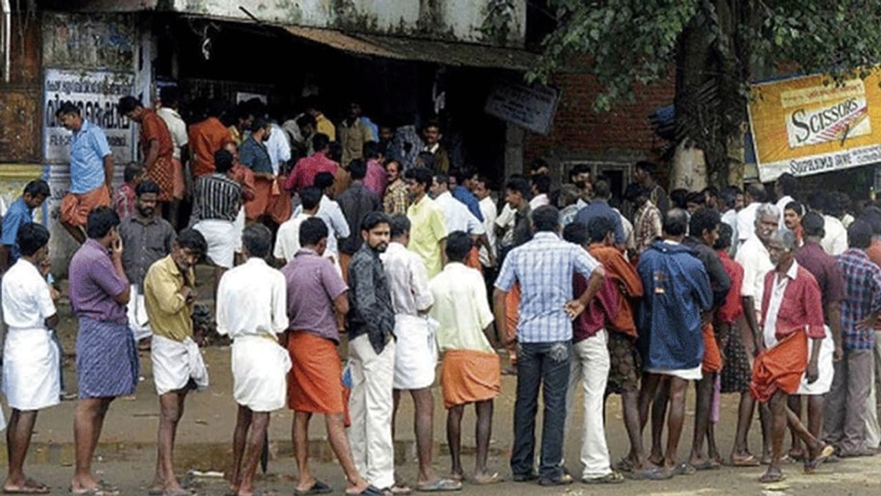 குடிமகன்களுக்கு அதிர்ச்சி கொடுத்த உயர்நீதிமன்றம்... முதல்வர் உத்தரவுக்கு இடைக்கால தடை போட்டு அதிரடி...! குடிமகன்களுக்கு அதிர்ச்சி கொடுத்த உயர்நீதிமன்றம்... முதல்வர் உத்தரவுக்கு இடைக்கால தடை போட்டு அதிரடி...!