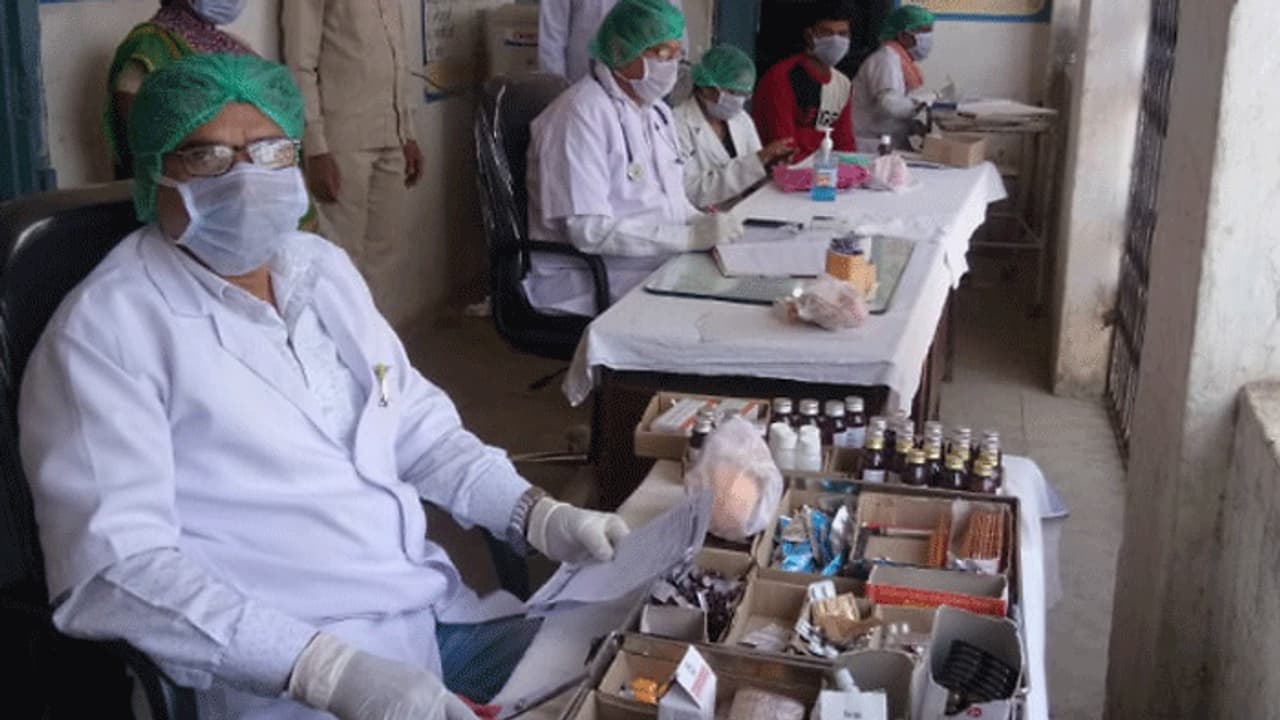 ఎయిమ్స్ డాక్టర్ కు కరోనా: ఢిల్లీలో ఏడుగురు డాక్టర్లకు పాజిటివ్