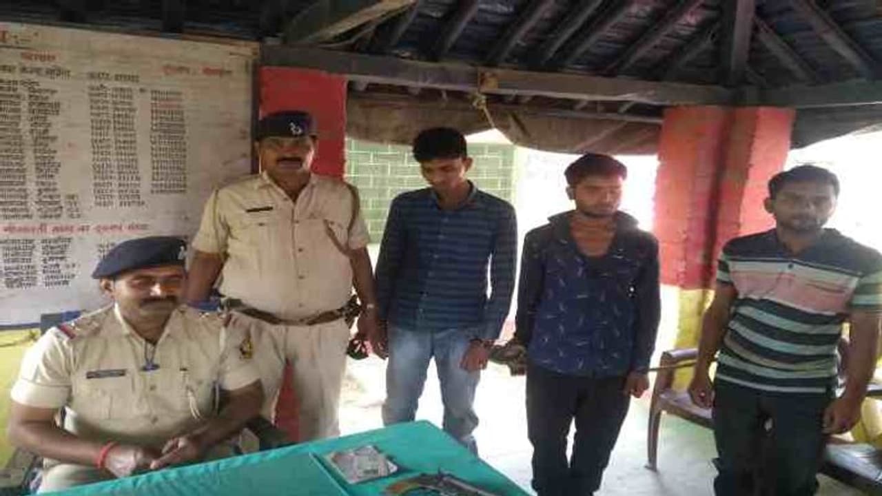 पिस्तौल की नोंक पर पत्नी की विदाई कराने बदमाशों संग आया था पति, मिला ऐसा सबक कि... पिस्तौल की नोंक पर पत्नी की विदाई कराने बदमाशों संग आया था पति, मिला ऐसा सबक कि...