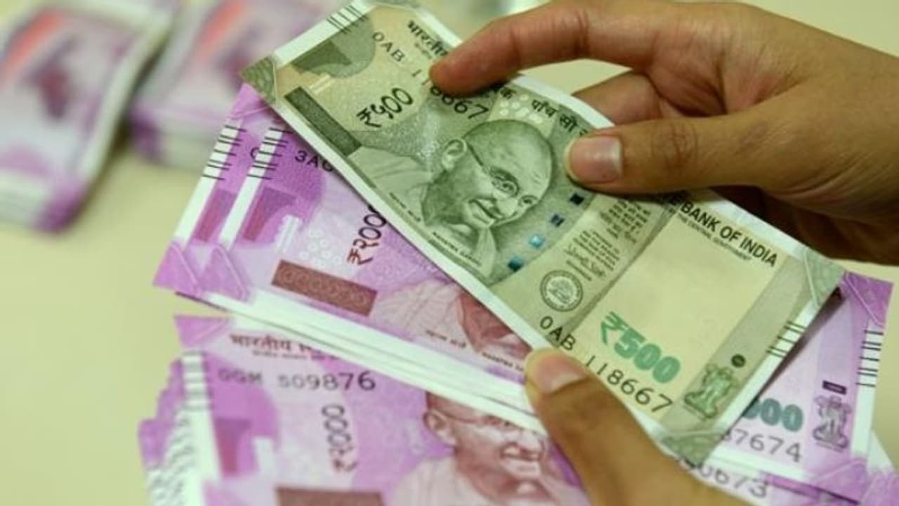 കേരള സർക്കാരിന്റെ പുതിയ പരിഷ്കരണം ഫലം കണ്ടു; ട്രഷറികളിൽ തിരക്ക് കുറഞ്ഞു കേരള സർക്കാരിന്റെ പുതിയ പരിഷ്കരണം ഫലം കണ്ടു; ട്രഷറികളിൽ തിരക്ക് കുറഞ്ഞു