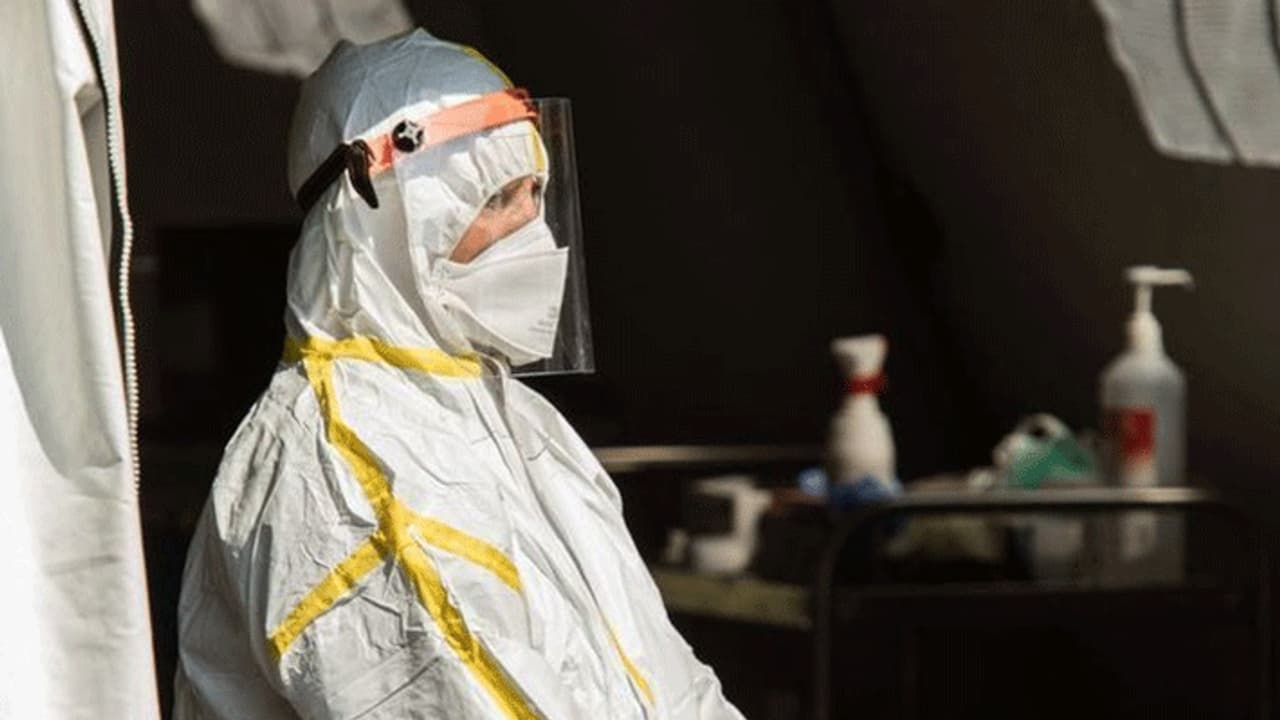 டரியலாகும் டெல்லி... எய்ம்ஸ் மருத்துவருக்கு கொரோனா உறுதியானதால் பீதி...! டரியலாகும் டெல்லி... எய்ம்ஸ் மருத்துவருக்கு கொரோனா உறுதியானதால் பீதி...!