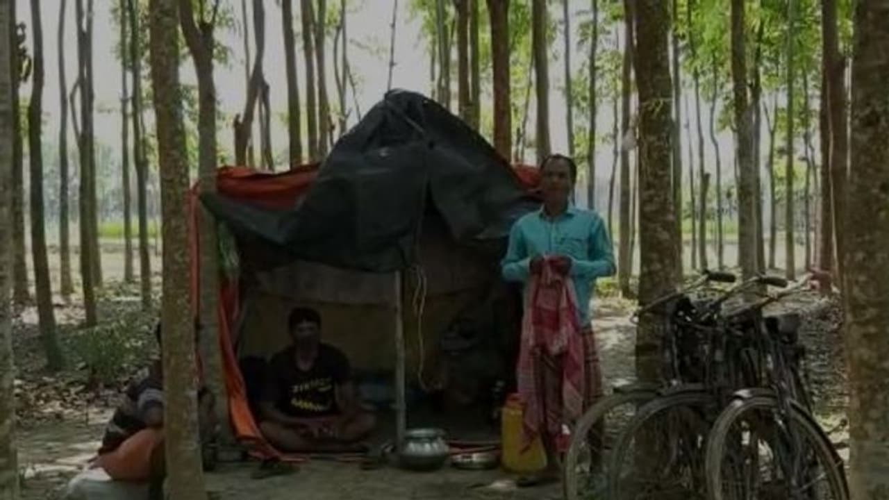 ভিন রাজ্য থেকে ফিরে জঙ্গলে 'নিভৃতবাস', করোনা সচেতনতার নজির নদিয়ার চার যুবকের ভিন রাজ্য থেকে ফিরে জঙ্গলে 'নিভৃতবাস', করোনা সচেতনতার নজির নদিয়ার চার যুবকের