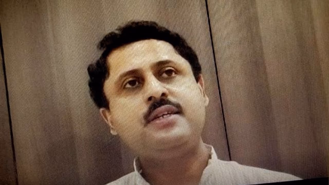 সবটাই কিন্ত অন্ধকার নয়, এর মধ্য়ে আলোও রয়েছে, খুঁজে বের করতে হবে