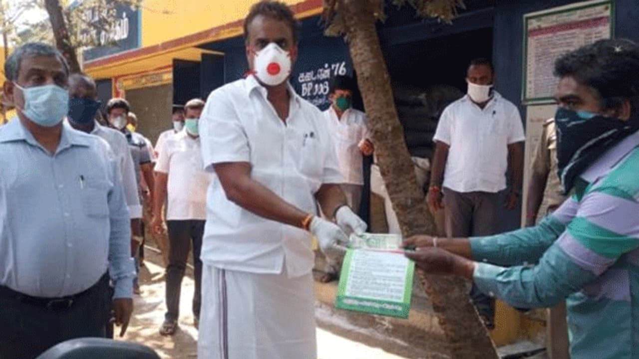 கொரோனா கொடூரனை ஒழிக்க தமிழக அரசு மெகா திட்டம்..!! 16000 ஊழியர்களை களத்தில் இறக்கும் அமைச்சர் எஸ்.பி வேலுமணி.. கொரோனா கொடூரனை ஒழிக்க தமிழக அரசு மெகா திட்டம்..!! 16000 ஊழியர்களை களத்தில் இறக்கும் அமைச்சர் எஸ்.பி வேலுமணி..