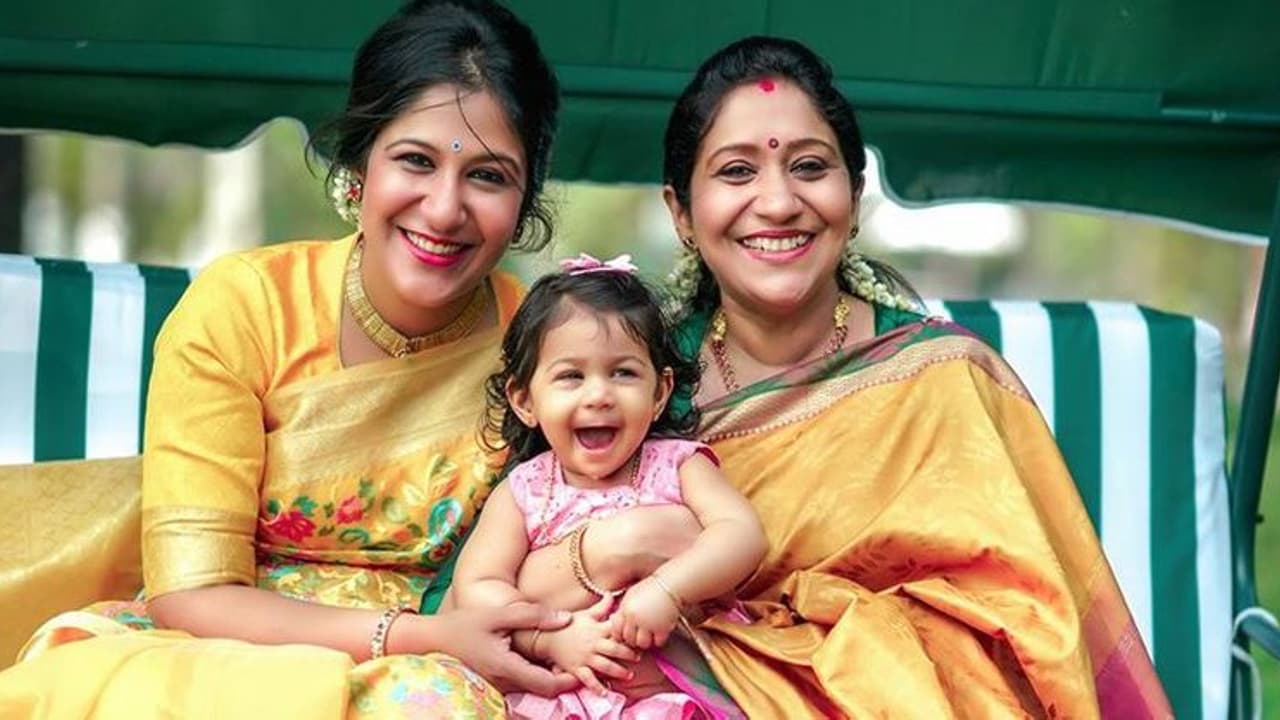 പിറന്നാള് ദിനം മകള്ക്കും കൊച്ചുമകള്ക്കും ഭര്ത്താവിനുമൊപ്പം; വീഡിയോ പങ്കുവച്ച് സുജാത പിറന്നാള് ദിനം മകള്ക്കും കൊച്ചുമകള്ക്കും ഭര്ത്താവിനുമൊപ്പം; വീഡിയോ പങ്കുവച്ച് സുജാത