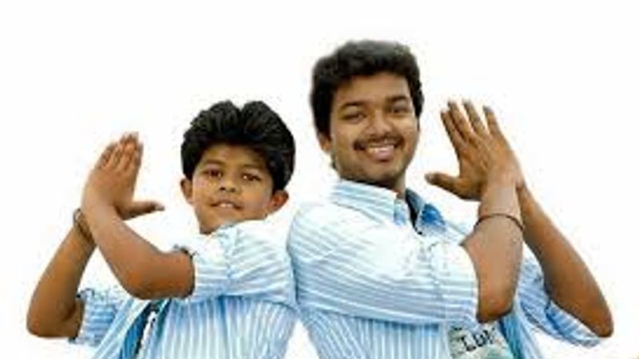 தளபதி விஜய் மகனா இது?... அப்பாவையே மிஞ்சிடுவார் போலயே... வைரல் போட்டோ...! தளபதி விஜய் மகனா இது?... அப்பாவையே மிஞ்சிடுவார் போலயே... வைரல் போட்டோ...!