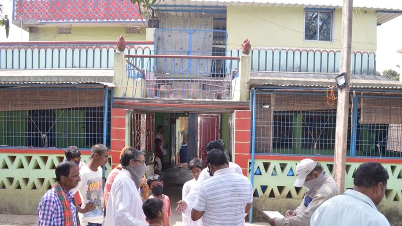 कोरोना मृतक के संपर्क में आई थी महिला और बच्चा, रिपोर्ट निगेटिव; बेहतर हुआ हेल्थ कोरोना मृतक के संपर्क में आई थी महिला और बच्चा, रिपोर्ट निगेटिव; बेहतर हुआ हेल्थ