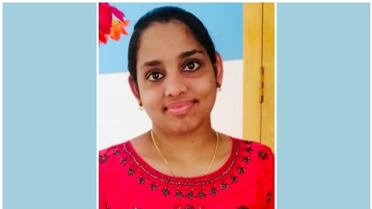 മലയാളി നഴ്സ് സൗദി അറേബ്യയില് ജീവനൊടുക്കി മലയാളി നഴ്സ് സൗദി അറേബ്യയില് ജീവനൊടുക്കി