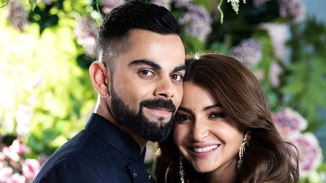 మోదీ పిలుపు... దీపాల వెలుగులో విరుష్క జోడి మోదీ పిలుపు... దీపాల వెలుగులో విరుష్క జోడి