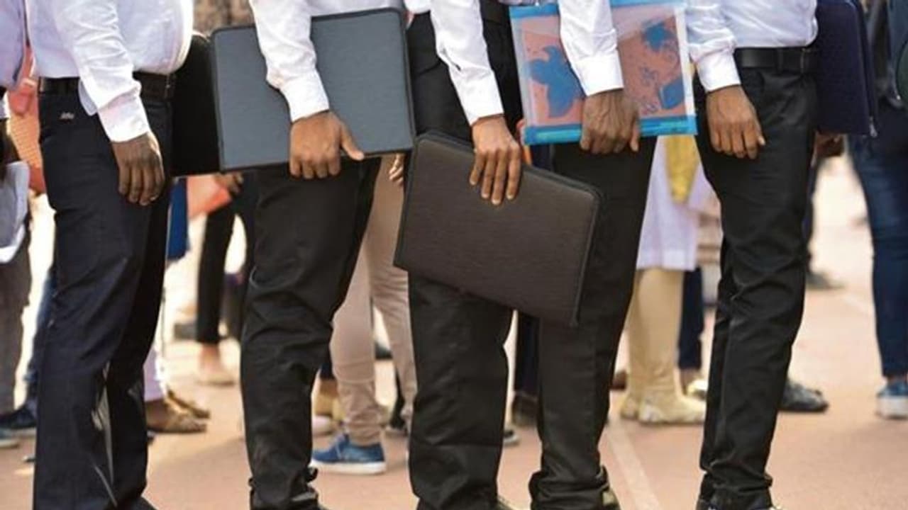 30 മുതൽ 50 ശതമാനം വരെ വേതനം വെട്ടിക്കുറച്ച് പ്രമുഖ നിർമ്മാണ കമ്പനി !