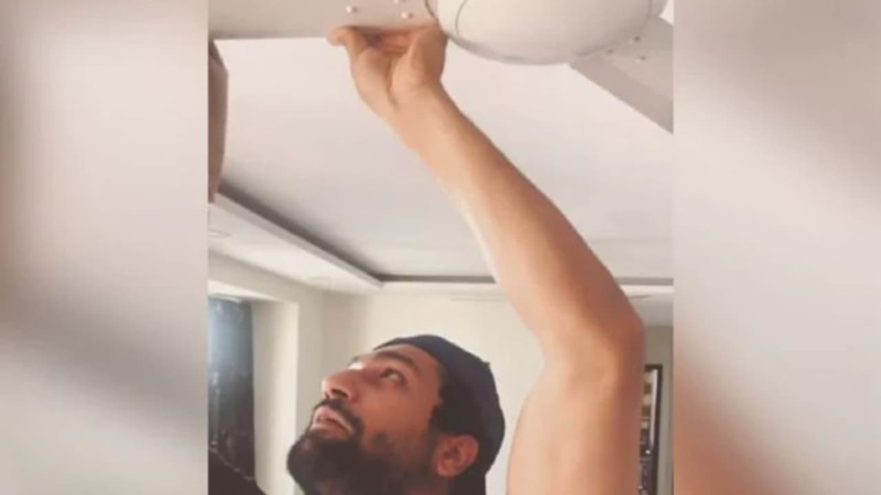 ലോക്ക്ഡൗണ് കാലത്തെ ബോളിവുഡ് താരങ്ങള് വിനിയോഗിക്കുന്നത് ഇങ്ങനെയാണ്... ലോക്ക്ഡൗണ് കാലത്തെ ബോളിവുഡ് താരങ്ങള് വിനിയോഗിക്കുന്നത് ഇങ്ങനെയാണ്...