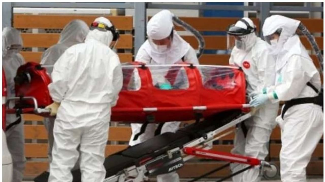 രാജ്യത്ത് വീണ്ടും കൊവിഡ് മരണം, കര്ണാടകത്തില് 75കാരന് മരിച്ചു രാജ്യത്ത് വീണ്ടും കൊവിഡ് മരണം, കര്ണാടകത്തില് 75കാരന് മരിച്ചു