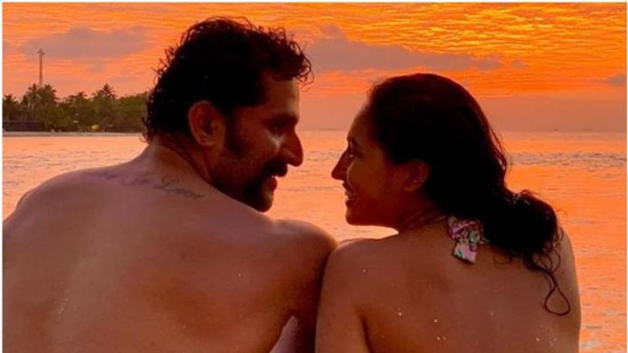 ச்சீ...இன்னம் என்ன கன்றாவி எல்லாம் பார்க்க வேண்டி வருமோ...ஊரடங்கில் இவங்க பண்ற அட்டகாசத்தை நீங்களே பாருங்க...!