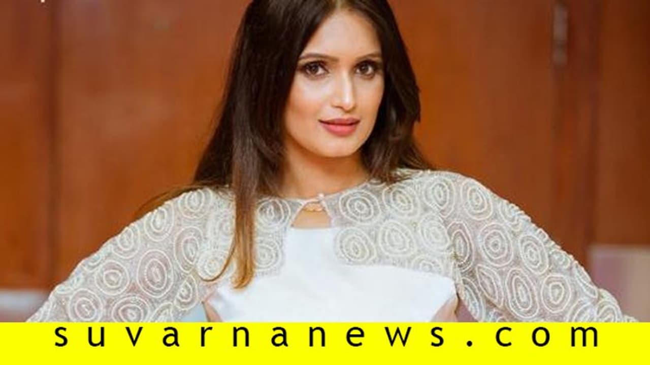 'ನಂದಿನಿ' ಧಾರಾವಾಹಿಯ ಕಾವ್ಯಾ ಮಾಡ್ತಿರೋ 'ಚಿನ್ನದ ಬೇಟೆ' ನೋಡಿ 'ನಂದಿನಿ' ಧಾರಾವಾಹಿಯ ಕಾವ್ಯಾ ಮಾಡ್ತಿರೋ 'ಚಿನ್ನದ ಬೇಟೆ' ನೋಡಿ