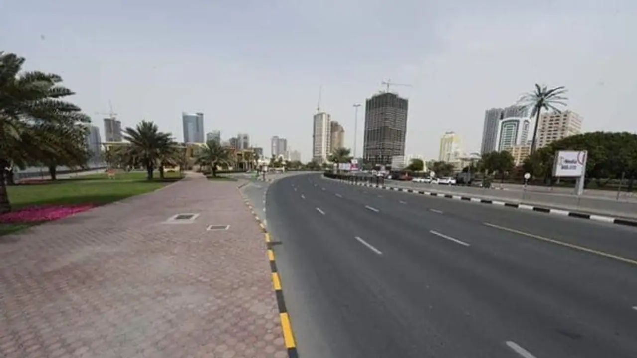 ദുബായിൽ ലോക്ഡൗണിന് സമാനമായ നിയന്ത്രണങ്ങൾ ദുബായിൽ ലോക്ഡൗണിന് സമാനമായ നിയന്ത്രണങ്ങൾ