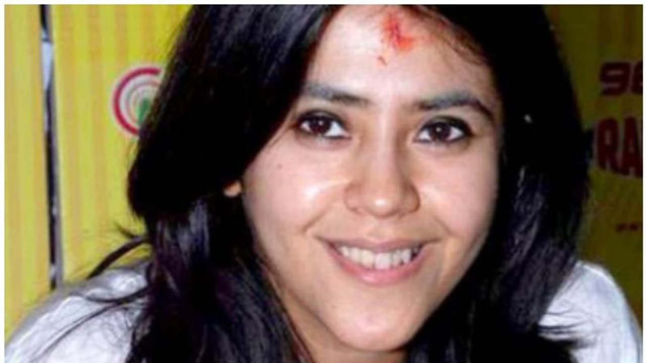 രണ്ടര കോടി രൂപ ജോലിക്കാര്ക്കായി നല്കി ഏക്ത കപൂര് രണ്ടര കോടി രൂപ ജോലിക്കാര്ക്കായി നല്കി ഏക്ത കപൂര്