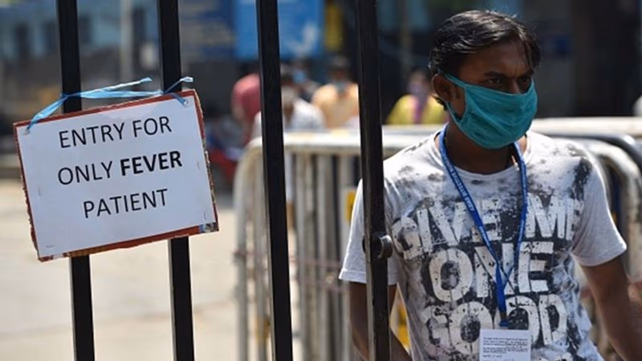 করোনা সন্দেহে আটক মৃতদেহের রিপোর্ট নেগেটিভ, তবু আইসোলেশনে ছেলে দিদিমা ও কাকা করোনা সন্দেহে আটক মৃতদেহের রিপোর্ট নেগেটিভ, তবু আইসোলেশনে ছেলে দিদিমা ও কাকা