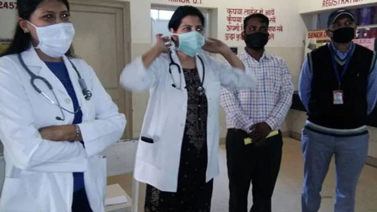 দেশে ৫ হাজারের গণ্ডি পেরোল করোনা রোগীর সংখ্যা, রেকর্ড গড়ে গত ২৪ ঘণ্টায় আক্রান্ত ৭০০ বেশি দেশে ৫ হাজারের গণ্ডি পেরোল করোনা রোগীর সংখ্যা, রেকর্ড গড়ে গত ২৪ ঘণ্টায় আক্রান্ত ৭০০ বেশি