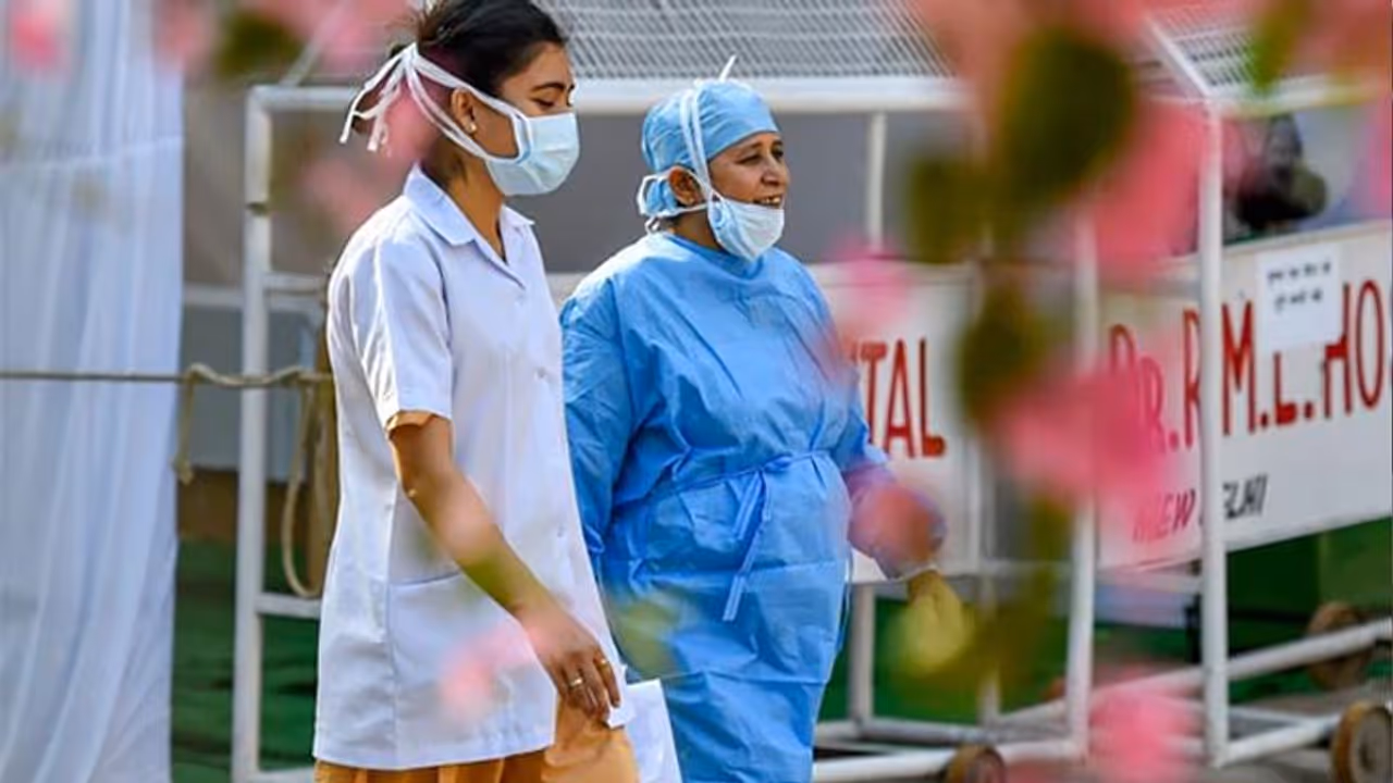 వరంగల్లో 25 మందికి కరోనా పాజిటివ్ కేసులు: నలుగురు పీజీ డాక్టర్లు సైతం.. వరంగల్లో 25 మందికి కరోనా పాజిటివ్ కేసులు: నలుగురు పీజీ డాక్టర్లు సైతం..