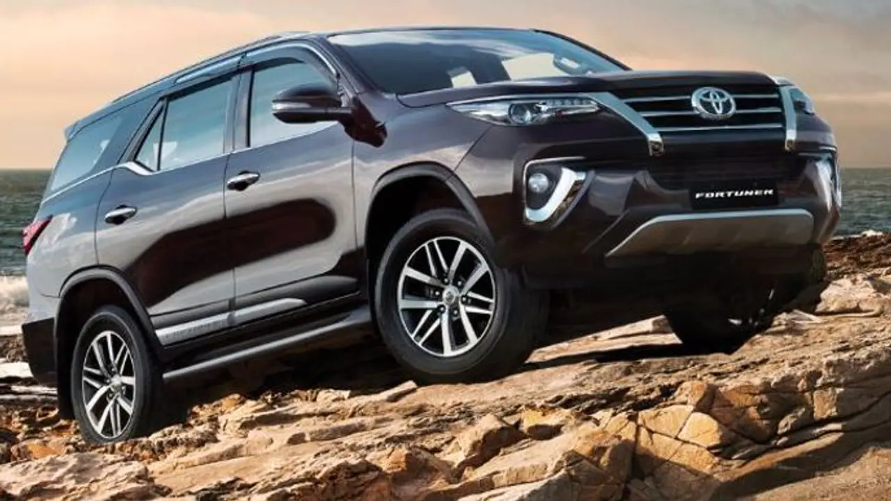 ഈ വണ്ടി വിറ്റാല് ഇന്നോവ മുതലാളിക്ക് ലാഭം വെറും 40,000 രൂപ മാത്രം; സര്ക്കാരിന് കിട്ടുക 18 ലക്ഷം! ഈ വണ്ടി വിറ്റാല് ഇന്നോവ മുതലാളിക്ക് ലാഭം വെറും 40,000 രൂപ മാത്രം; സര്ക്കാരിന് കിട്ടുക 18 ലക്ഷം!