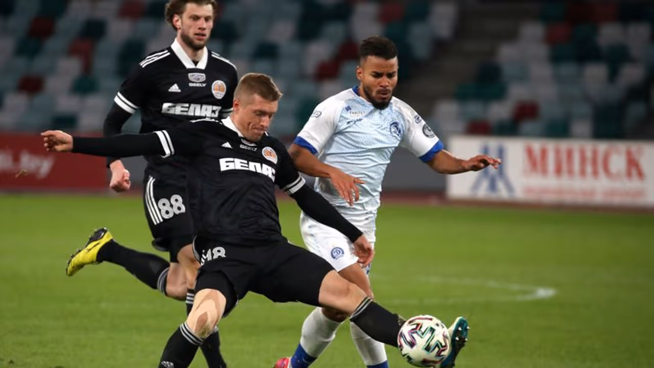 കൊവിഡിനെ വെല്ലുവിളിച്ച് ഫുട്ബോള് ലീഗുമായി ബെലാറസ് മുന്നോട്ട് കൊവിഡിനെ വെല്ലുവിളിച്ച് ഫുട്ബോള് ലീഗുമായി ബെലാറസ് മുന്നോട്ട്