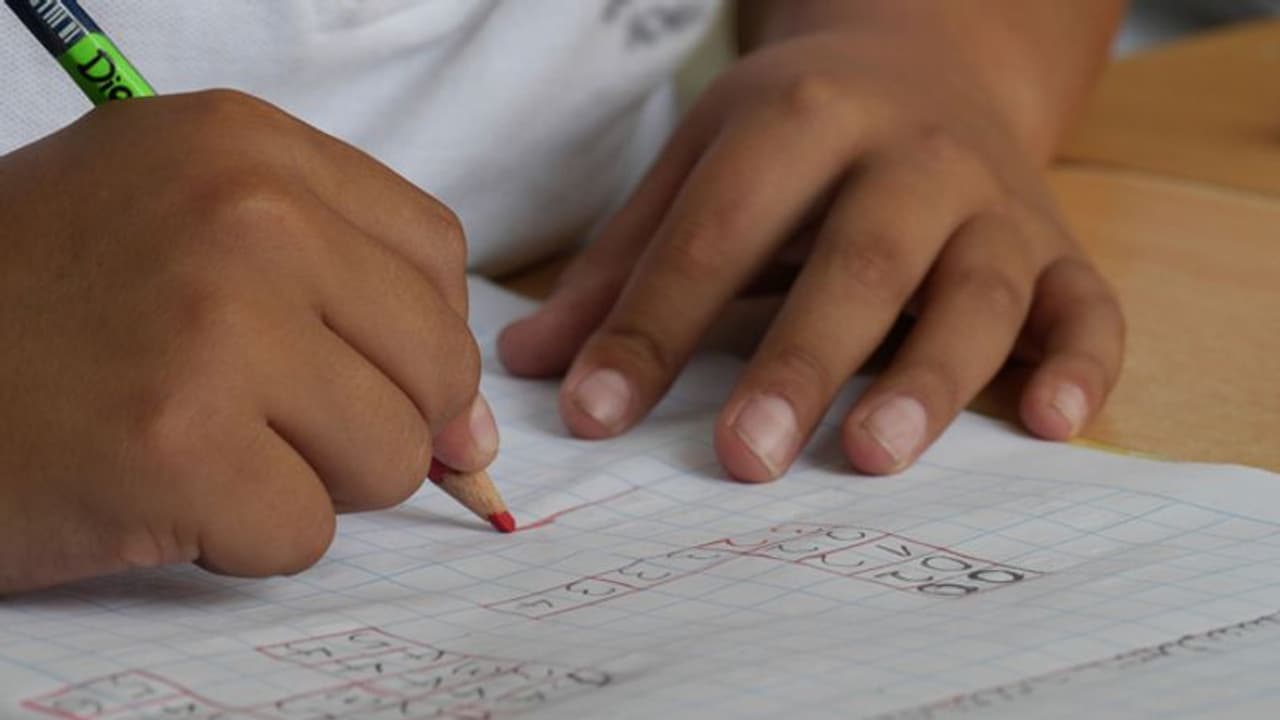 ಶ್ರೀಲಂಕಾದಲ್ಲಿ ಪೇಪರ್ ಖರೀದಿಸಲು ಸರ್ಕಾರದ ಬಳಿ ಹಣವಿಲ್ಲ, ಶಾಲಾ ಪರೀಕ್ಷೆ ರದ್ದು